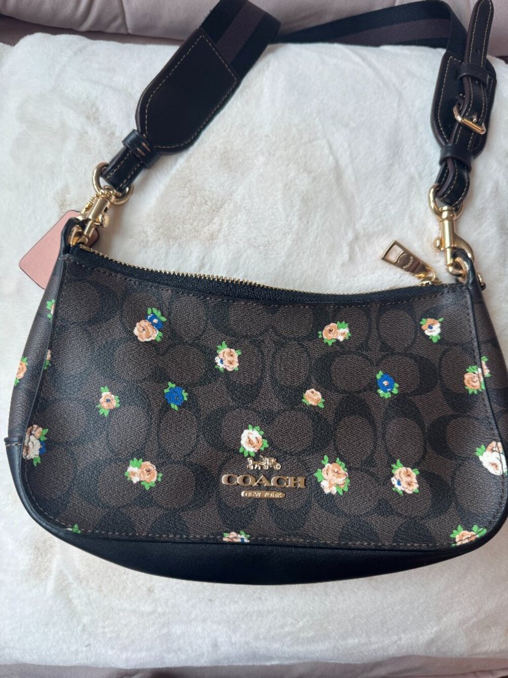 Authentic Coach Jes Baguette with Vintage Mini Rose Print (Style C6823)
